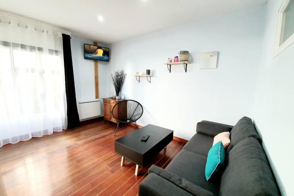 Appartement Lumineux Tout Confort De 33M2 Au Centre De 瓦讷 外观 照片